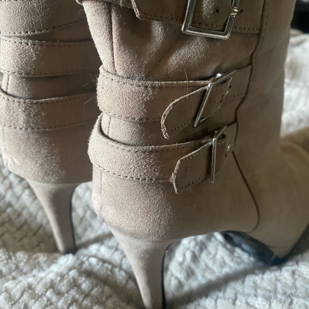 Suede heel boots - Picture 3 of 5